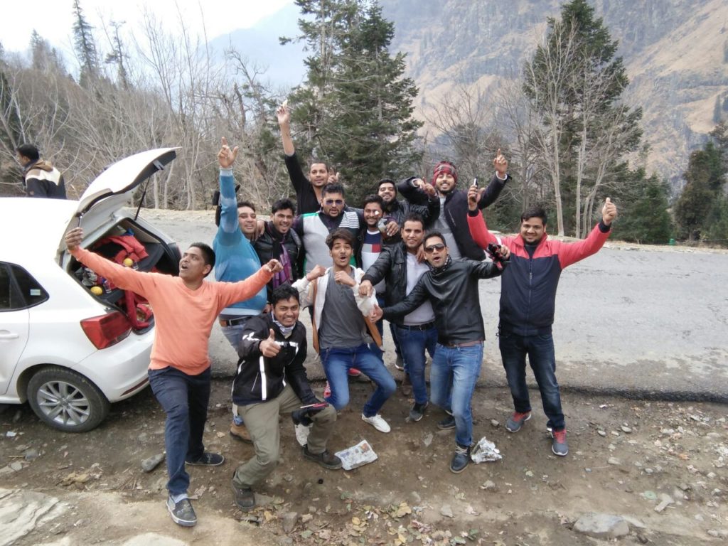 Travellers enjoying at Manali